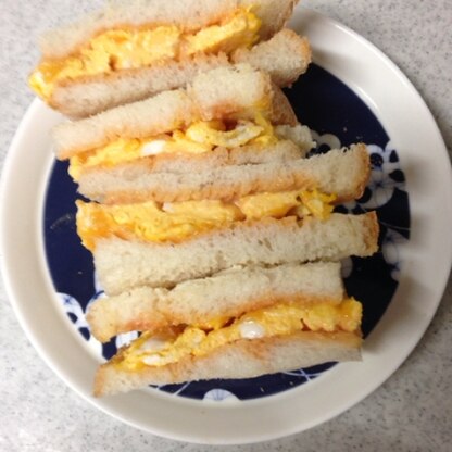 卵サンドはよく作りますが、オーロラソース味は初めて作りました♩
チーズを乗せるタイミングといい味といい、素晴らしいです☆（≧∇≦）